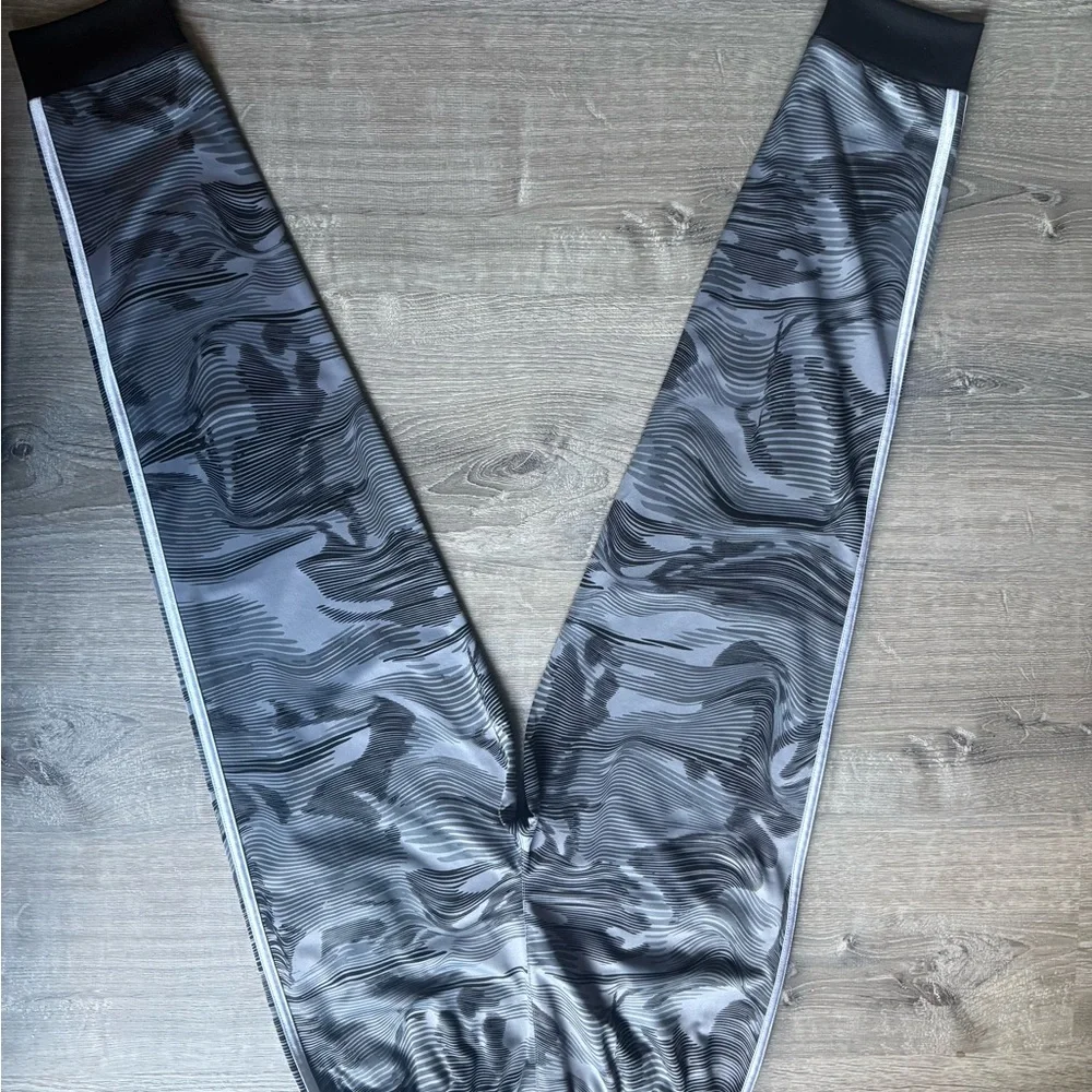 Adidas Boy’s Size Youth M Gray, Black, White Wave Joggers Athletic Pants EUC! - Picture 2 of 5